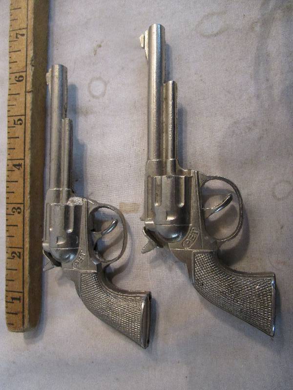 lot 167 image: 2 Vintage Metal Hubley Pet Single Shot Toy Cap Guns