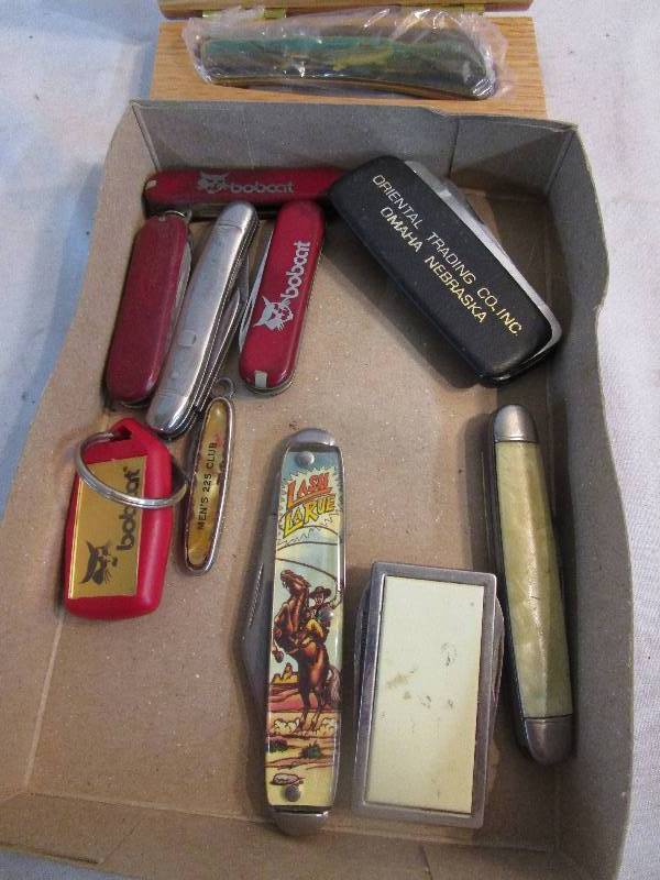 lot 192 image: Pocket Knives Various