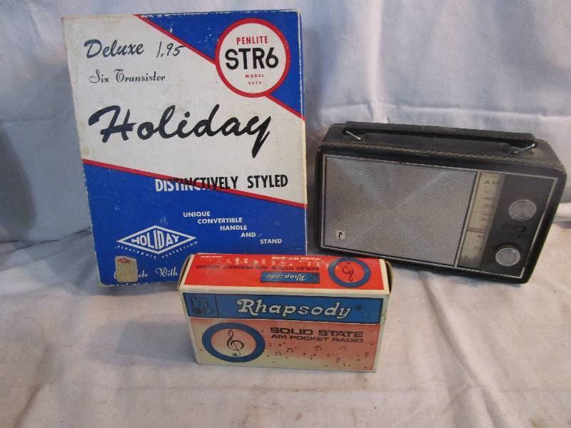 lot 196 image: 3 Old Radios