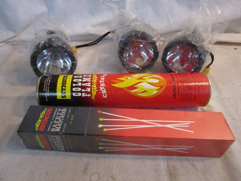lot 199 image: 3 Flashlights and long Matches