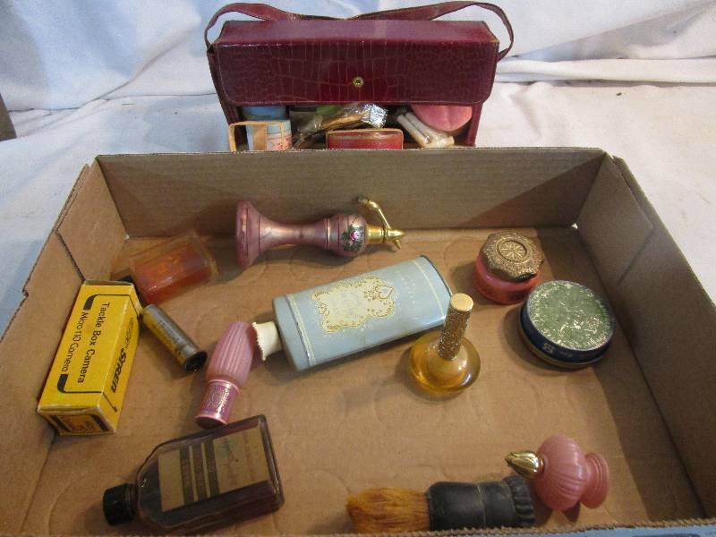 lot 195 image: Vintage Make up and Perfume