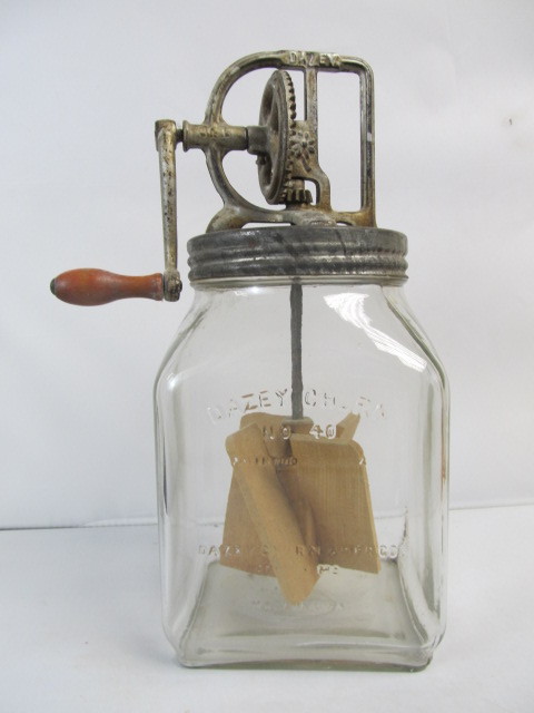 lot 11 image: Antique No. 40 DAZEY Churn 