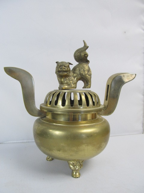 lot 14 image: Vintage Solid Brass Foo Dog Incense Burner