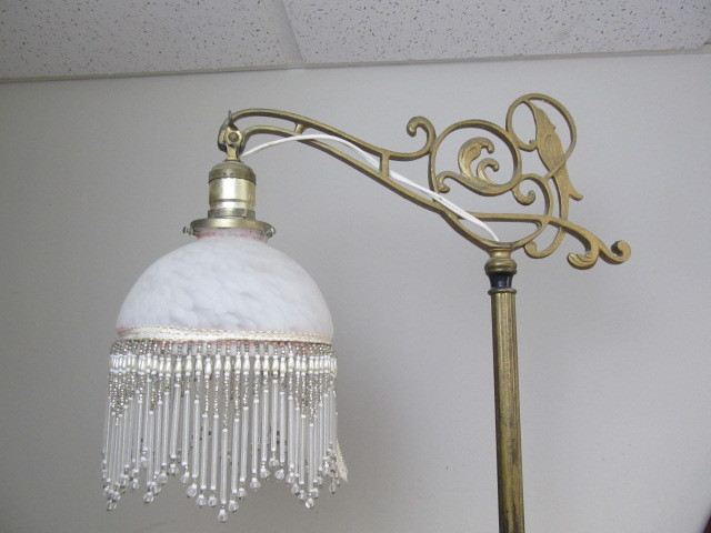 lot 33 image: Nice Vintage Brass Bridge Lamp wShade & Bird Design