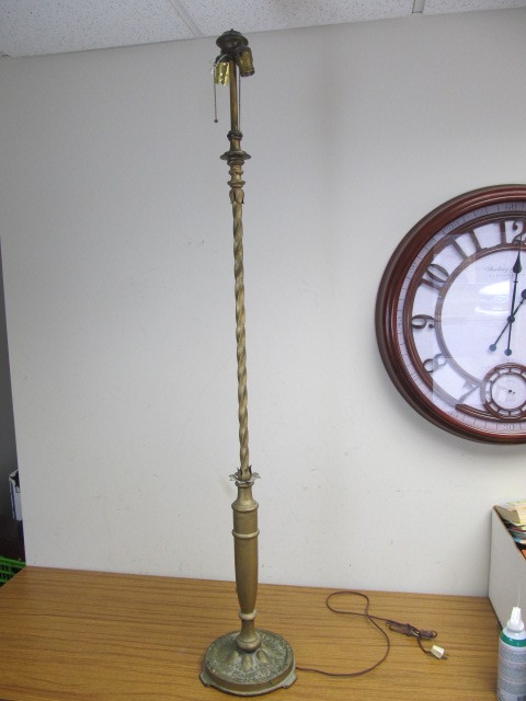 lot 34 image: Antique Dual Head Wrought Iron Gilt Floor Lamp 