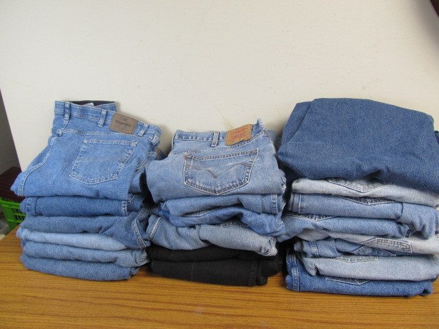 lot 37 image: Lot of Mens Large Sized Jeans