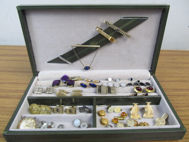 lot 39 image: Nice Estate Lot of Vintage Mens Accessories Cufflinks etc.
