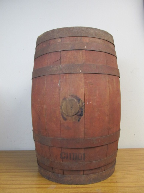 lot 40 image: Original Antique COCA COLA Syrup Barrel