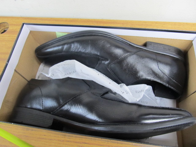 lot 57 image: Van Heusen Mens Shoes Doug Black Size 12 Med