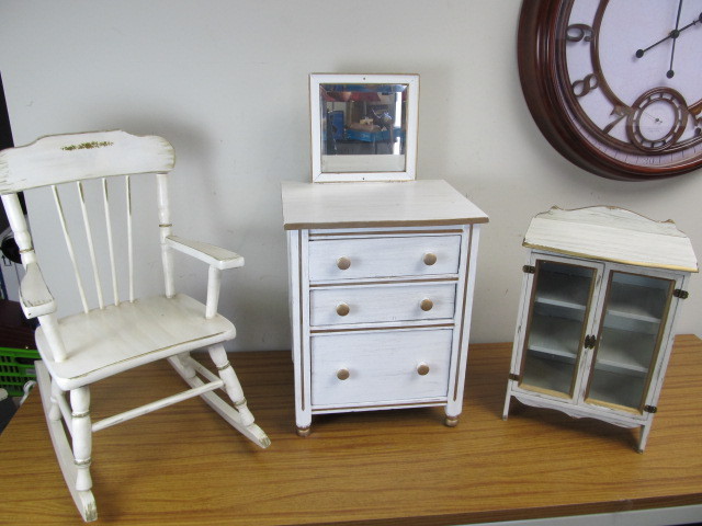 lot 85 image: Original 1940s Large Doll or Childs Furniture
