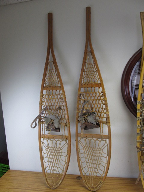 lot 94 image: Pair of Vintage TUBBS Wooden Snowshoes w Leather Straps & Bindings