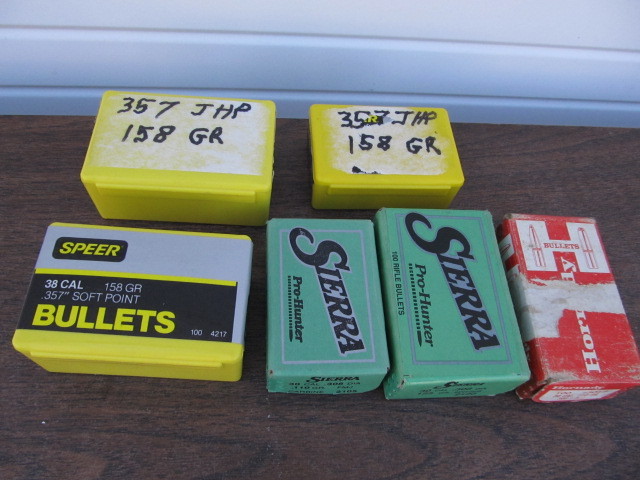 lot 110 image: Large Lot of Assorted BulletsAmmo