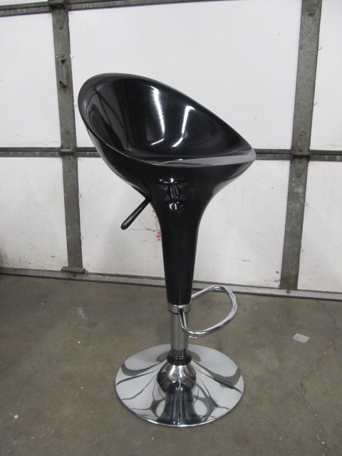 lot 116 image: LIKE NEW Chrome Black Hydraulic Stool