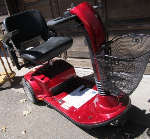 lot 156 image: Working Golden Companion GC340 Mobility Scooter - NEW BATTERY