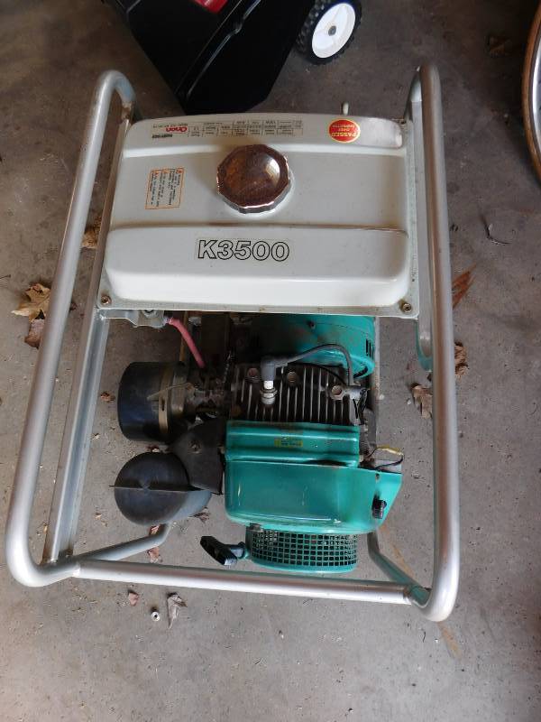 lot 7 image: McGraw Edison Onan Power Express K3500 Portable Generator