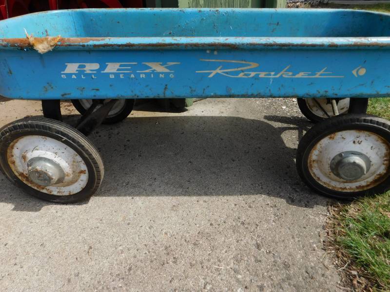 lot 16 image: Rocket Rex Wagon