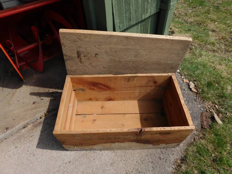 lot 17 image: Wood Bin with Cover