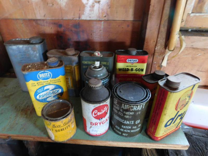 lot 20 image: Vintage Oil Cans
