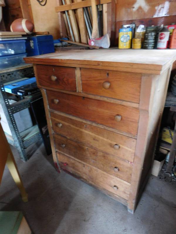 lot 21 image: Six Drawer Dresser