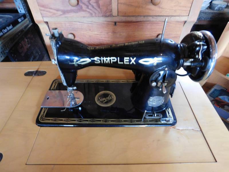 lot 22 image: Antique Simplex Sewing Machine