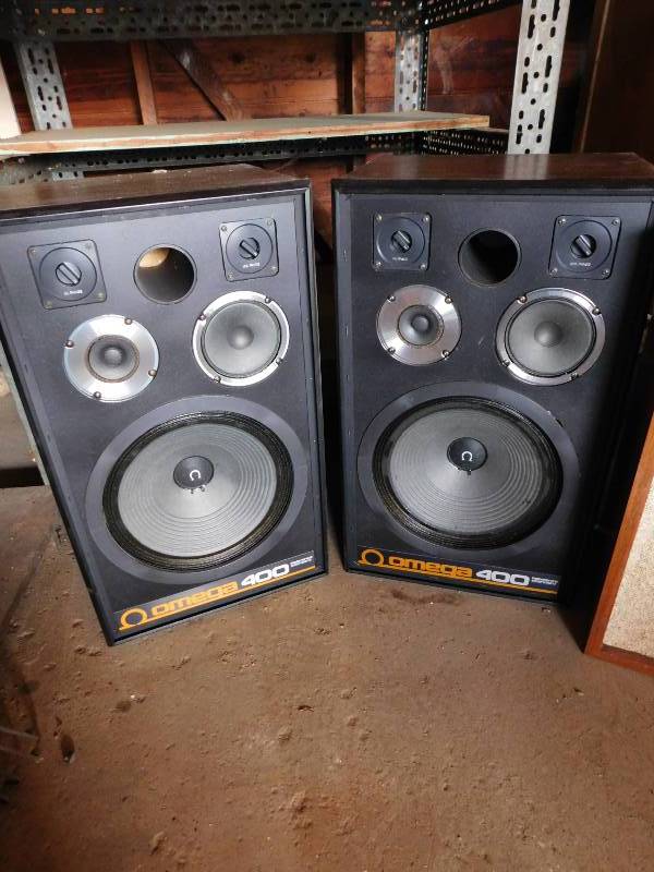 lot 31 image: Speaker Lot
