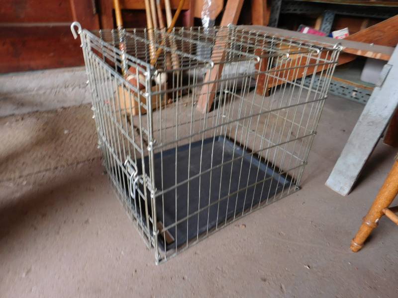 lot 36 image: Metal Pet Crate - 19(w) x 20.5(h) x 24(d)