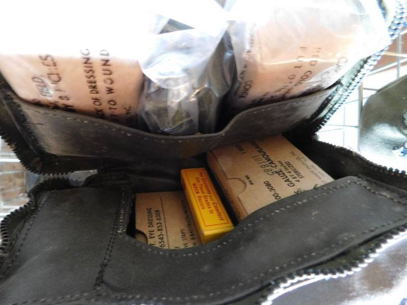 lot 40 image: Military Items