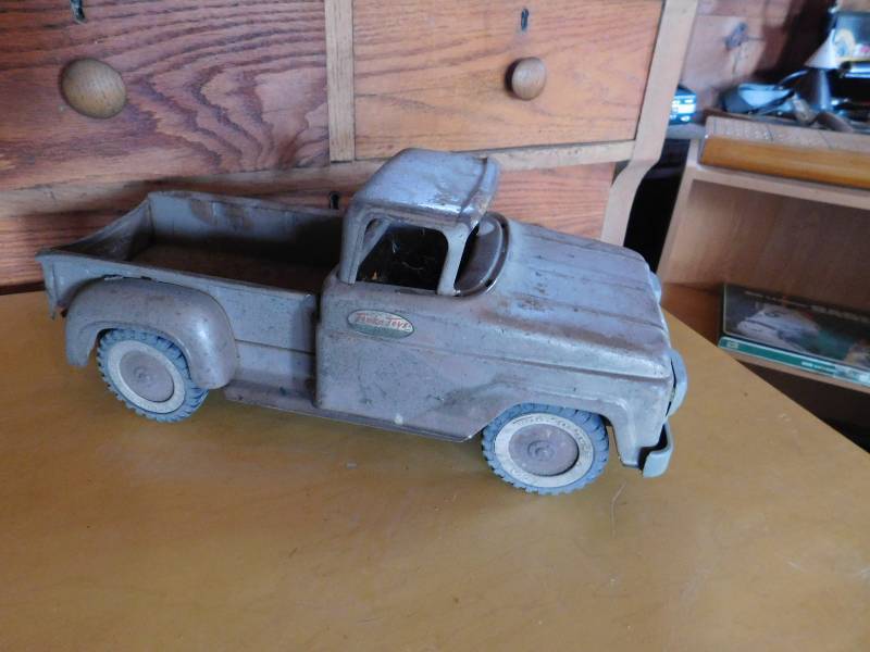 lot 41 image: Antique Metal Tonka Truck