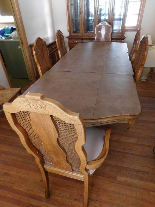 lot 0 image: High End Bernhardt Dining Set