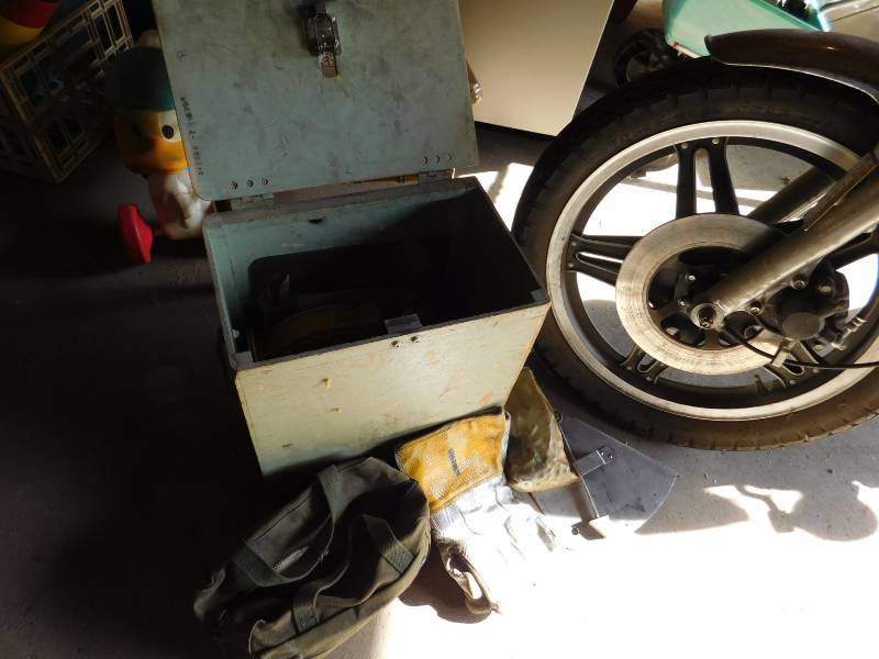 lot 52 image: Military Tool Box