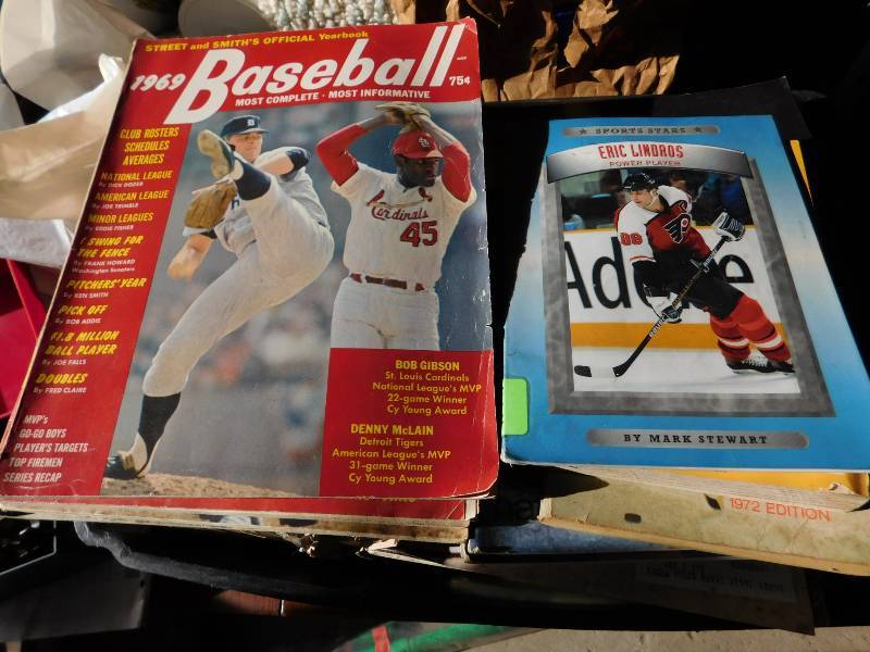 lot 58 image: Vintage Sports Magazines
