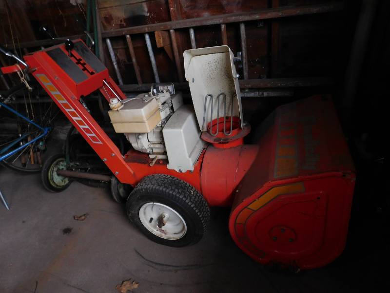 lot 2 image: Simplicity 560 Snow Blower