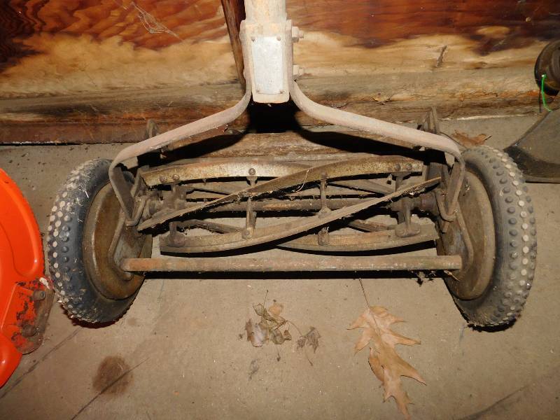 lot 4 image: Our Own Push Mower
