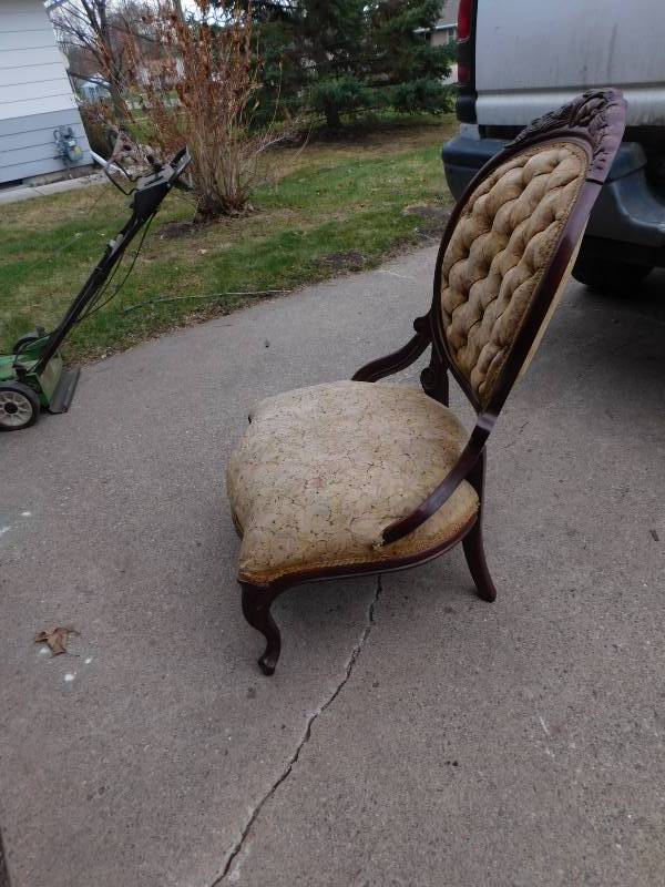 lot 78 image: Antique Chair