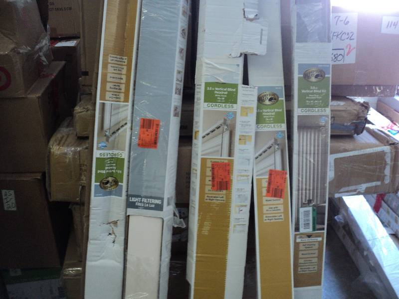 4 78in wide blinds, 1 for parts...