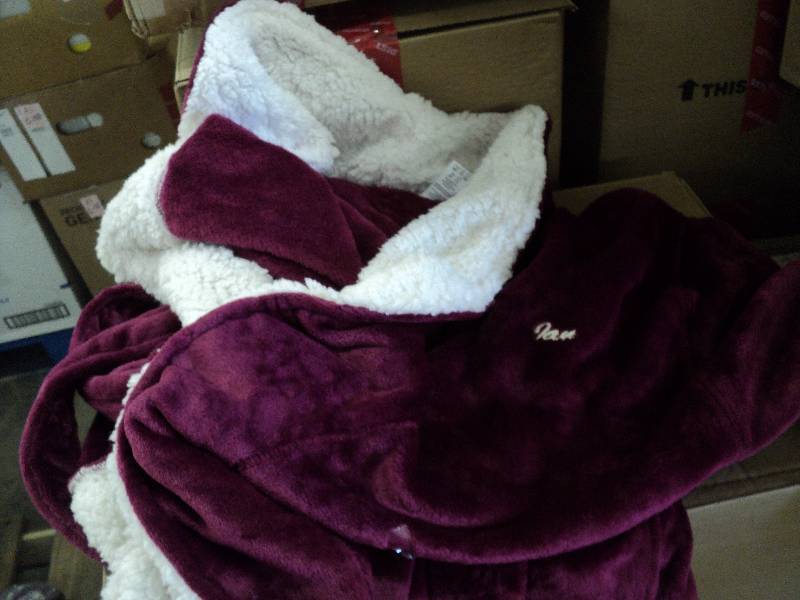 2x blush robe, Jan...