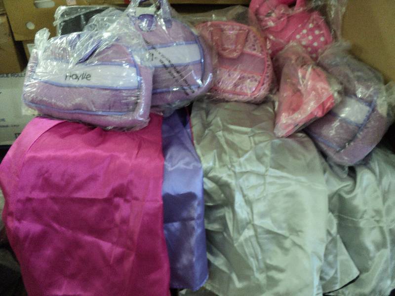 3 capes and 7 purses...