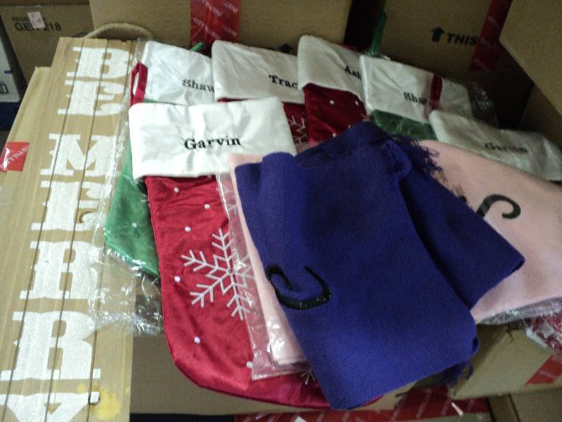 be merry sign, 6 stockings and 2 sc...