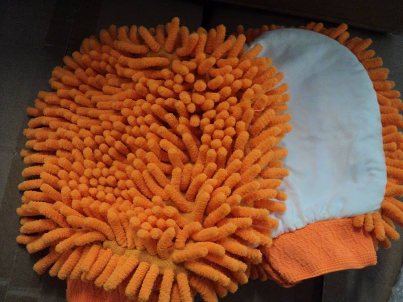 box of 50 frizzy car wash mitts...