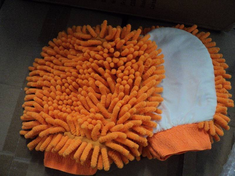 box of 50 frizzy car wash mitts...