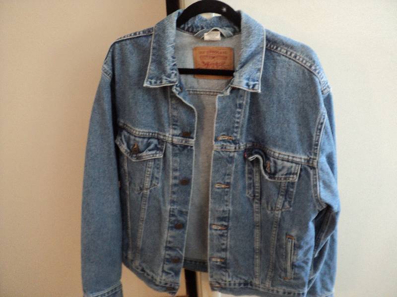 Levi jean jacket size medium...