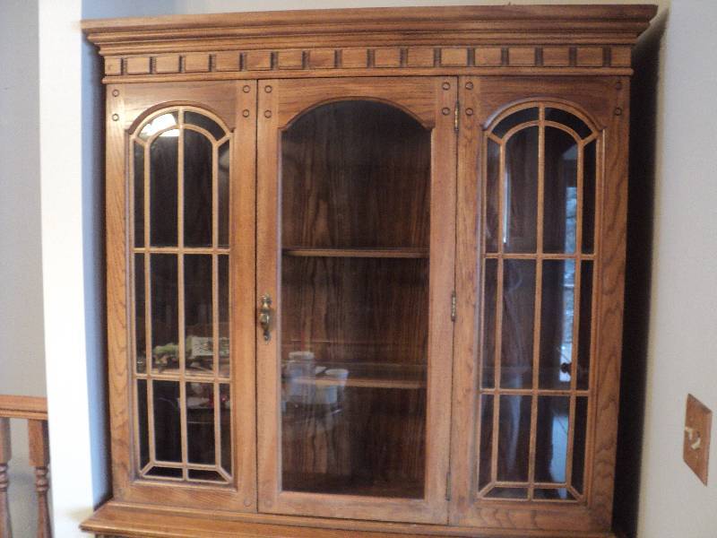 2 piece oak hutch, bottom is 30in h...