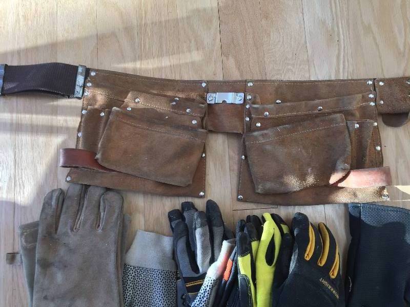 lot 89 image: Work Gloves, Tool Belt, Welders Gloves, Knee Pads