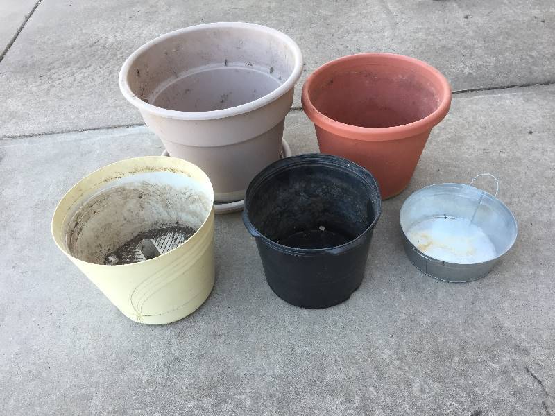 lot 121 image: Large Plastic Outdoor Pots