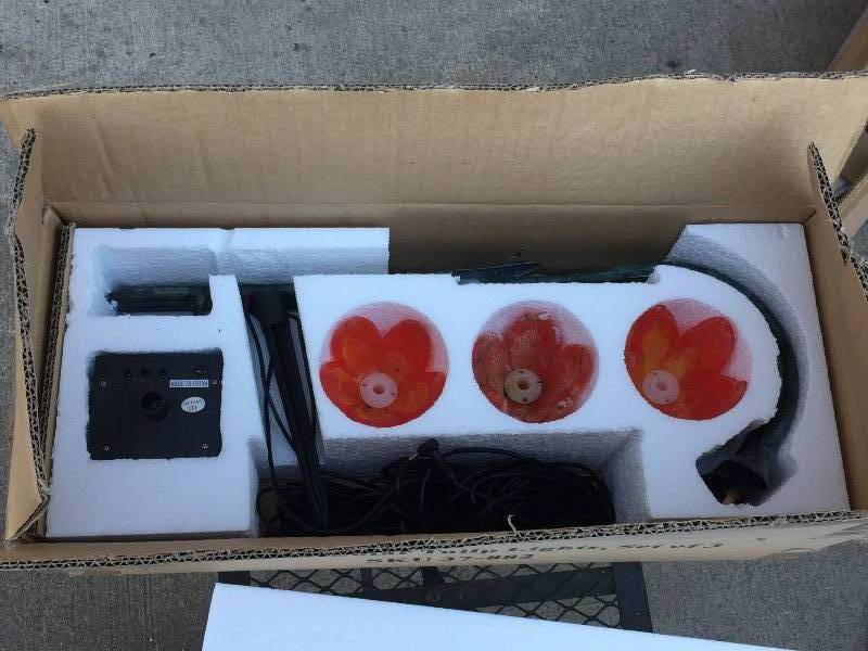 lot 123 image: Solar Tulip Lights Set of 3