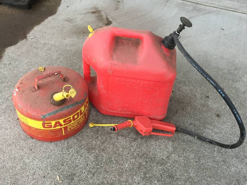 lot 129 image: Metal & Plastic Gas Cans