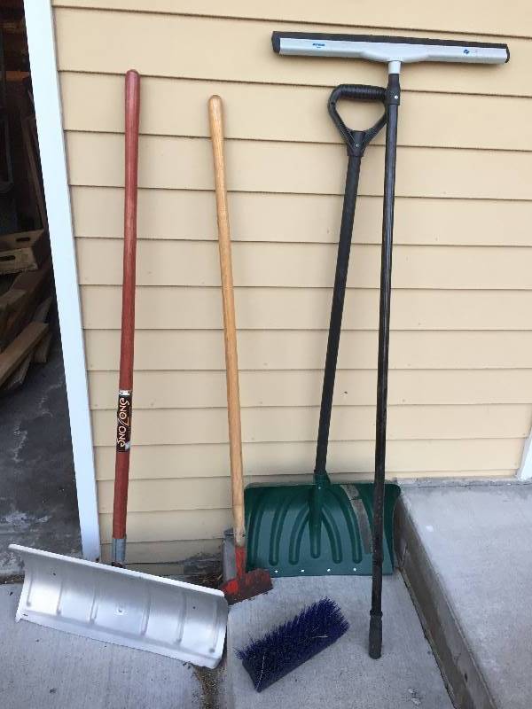 lot 148 image: 2 Snow Shovels, Squeegee, Ice Chopper