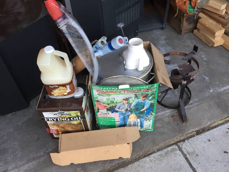 lot 149 image: Eastman Outdoors Turkey Fryer & Accessories