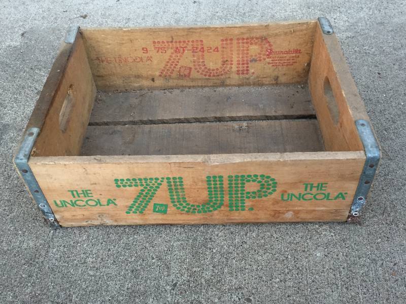 lot 152 image: Wooden 7-Up Crate