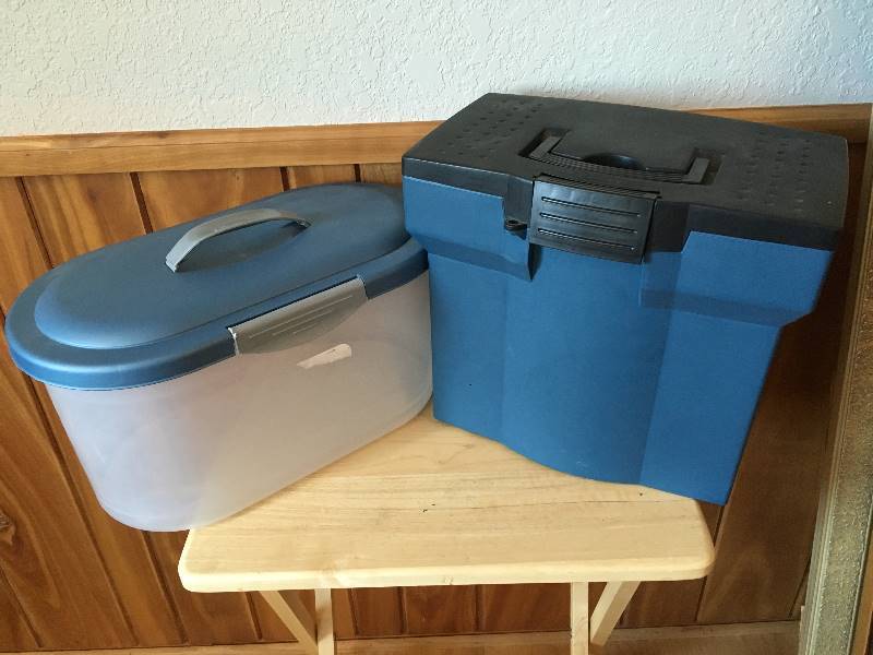 lot 36 image: Plastic Handled Containers  Cases